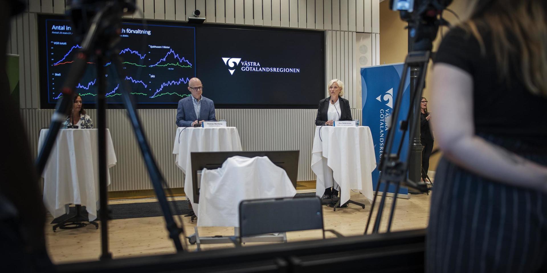 Presskonferens i regionens hus med smittskyddsläkare Thomas Wahlberg och Ann Söderström, hälso- och sjukvårdsdirektör. Bild från en tidigare presskonferens. 