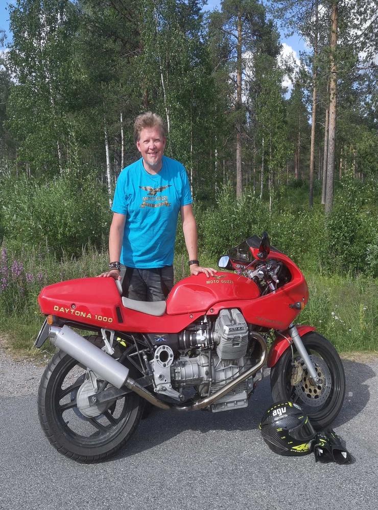 Nicklas Johansson har sex olika Moto Guzzi-hojar, varav tre av modellen Daytona. Maskinen på bilden är från 1992.