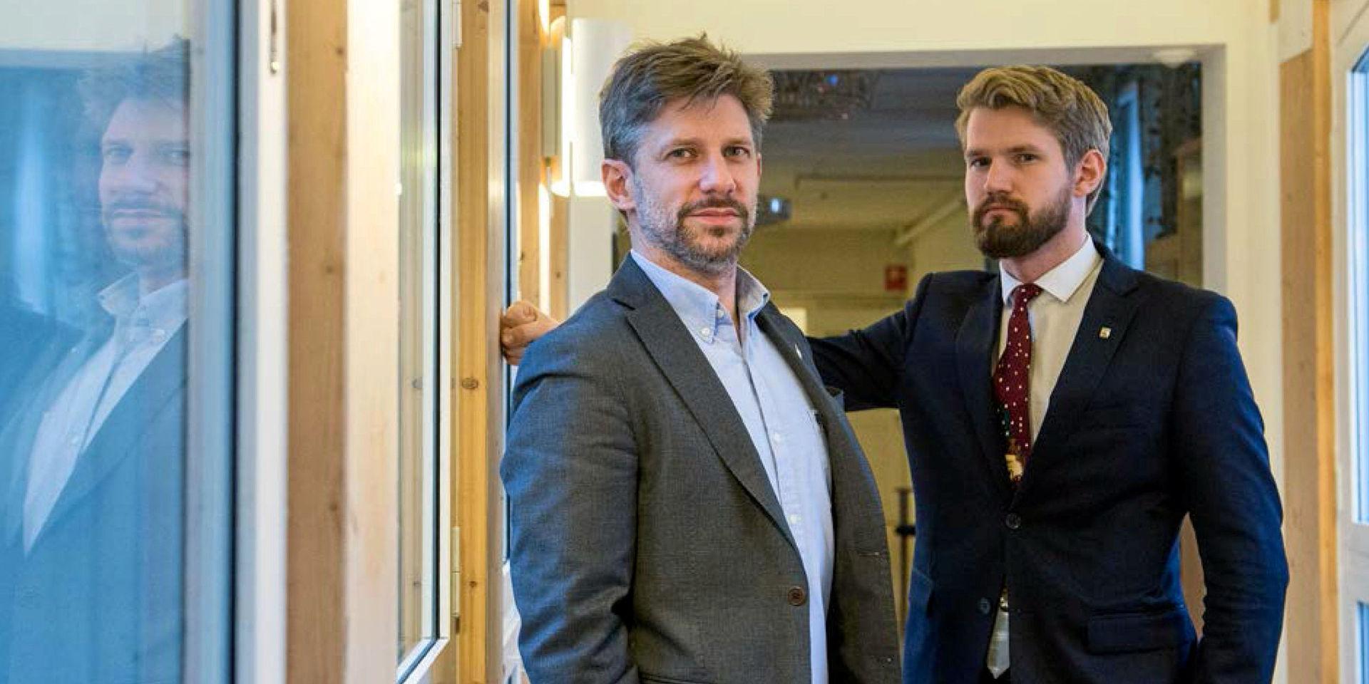 Daniel Filipsson (M) och Simon  Waern (S) är Alingsås kommuns två kommunalråd.