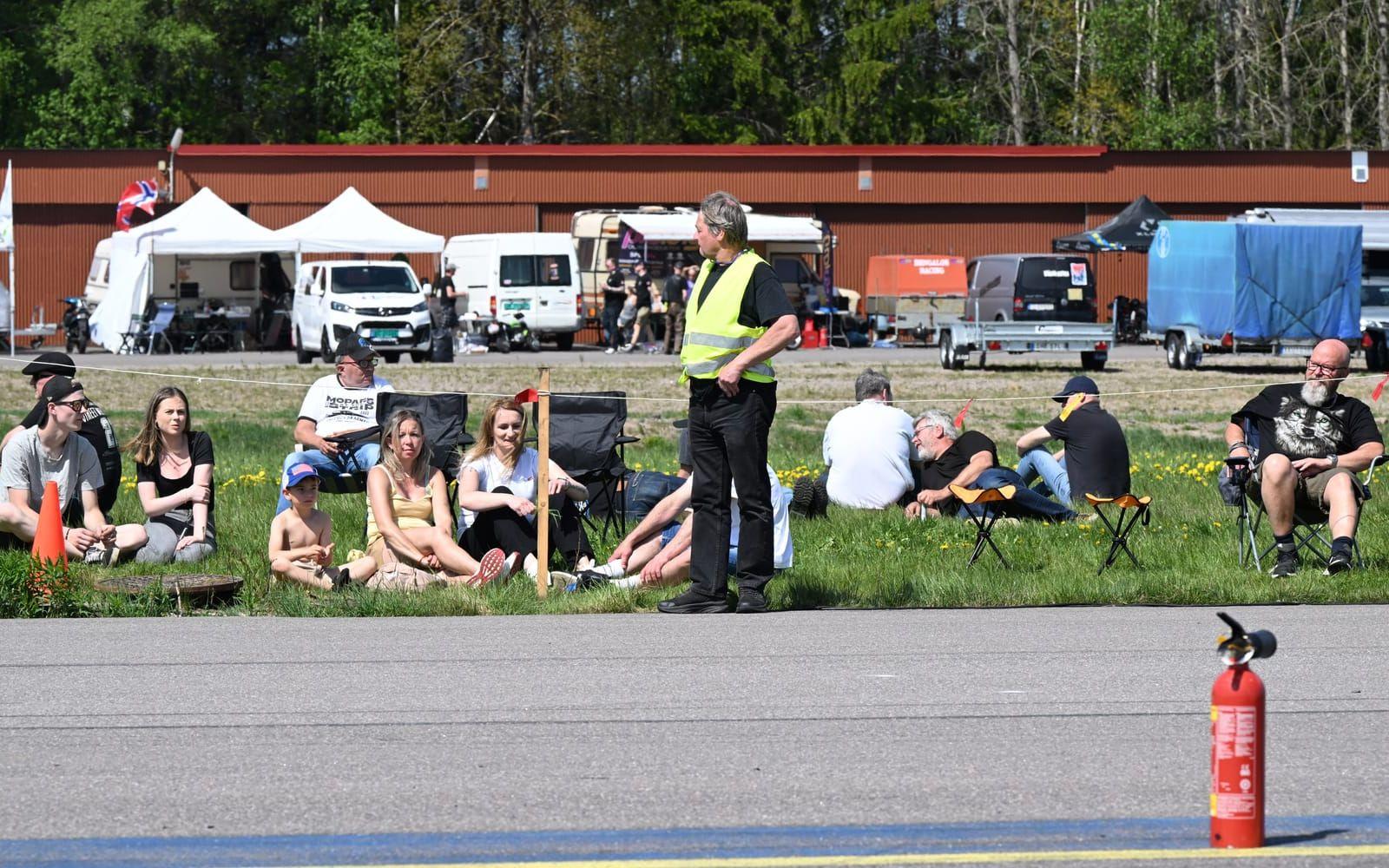 Solkräm behövdes på flygfältet i Vårgårda där det fina vädret höll i sig under lördagens tävlingar.