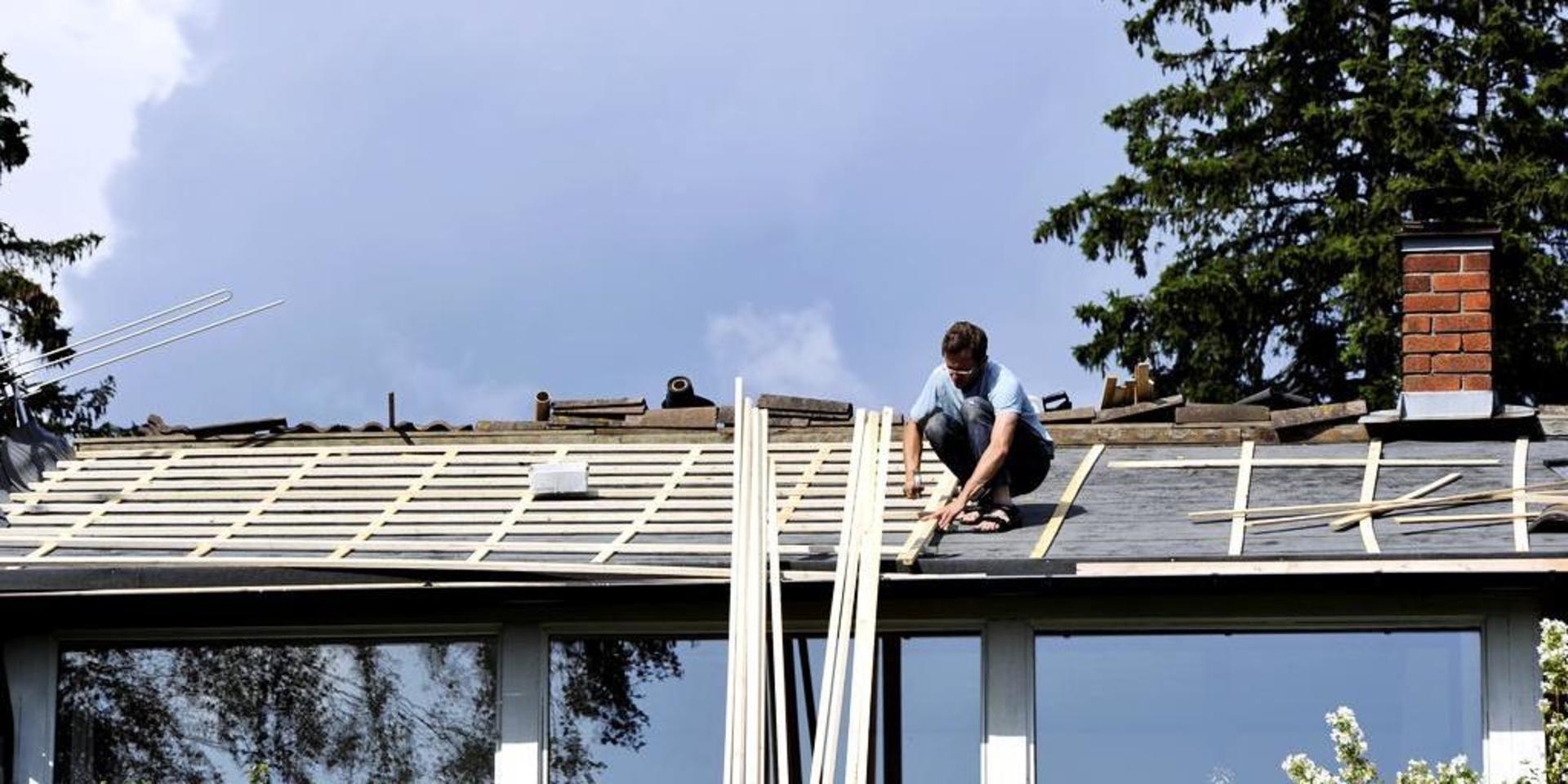 Om vädret är stabilt blir takrenoveringen enklare.