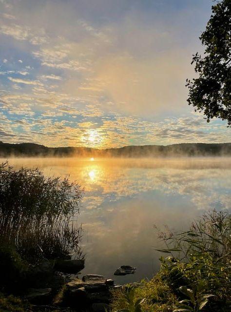 En tidig morgon en bit in i september.