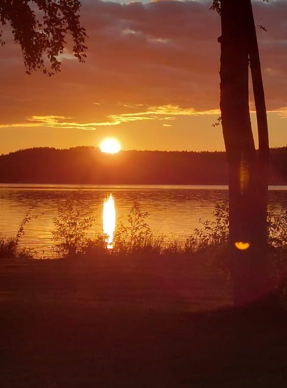 ”Solnedgång i Mjörn”, skriver Kamilla Olsson. 