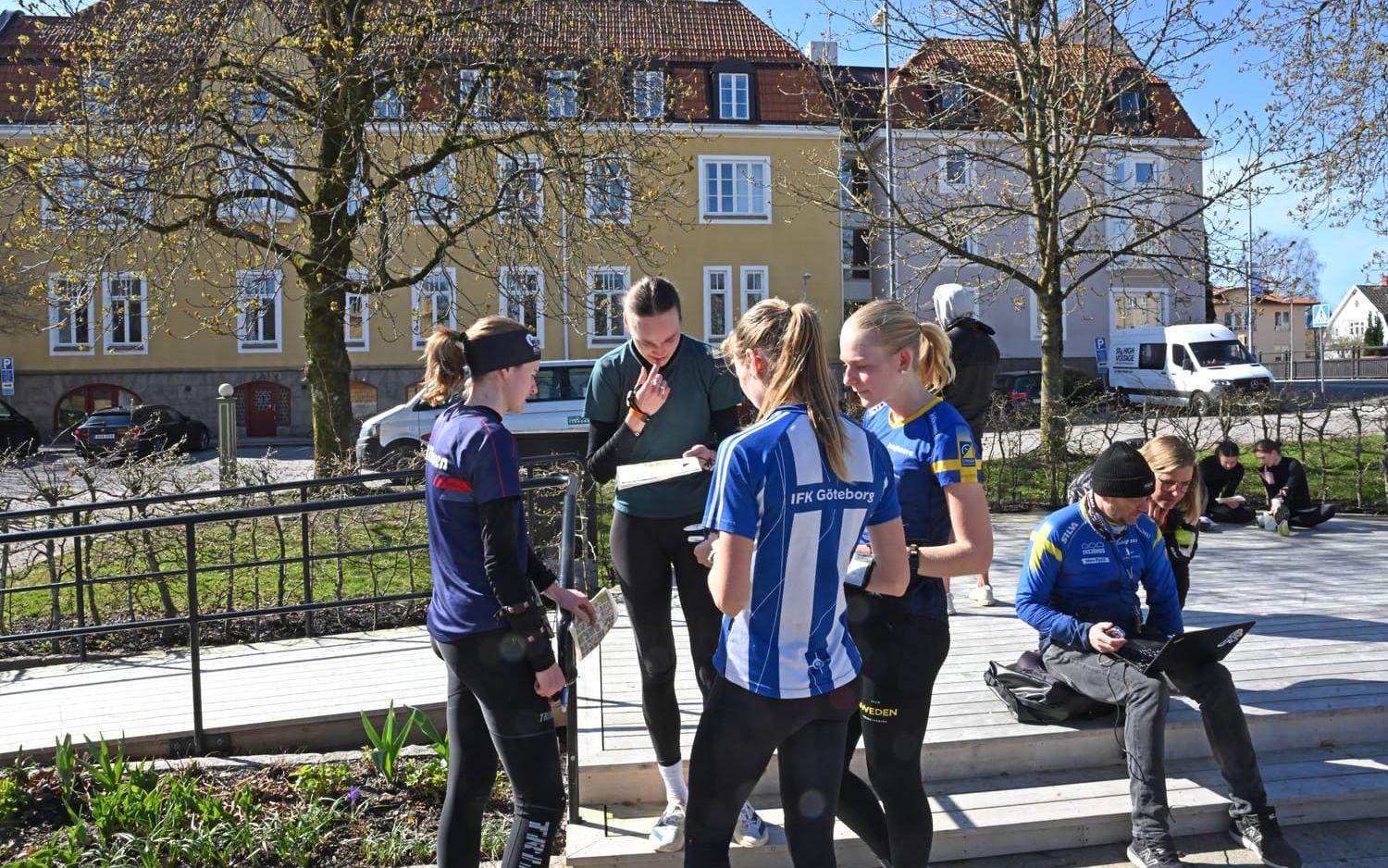 Orienterarna diskuterade banan och sin prestation med varandra efteråt. 