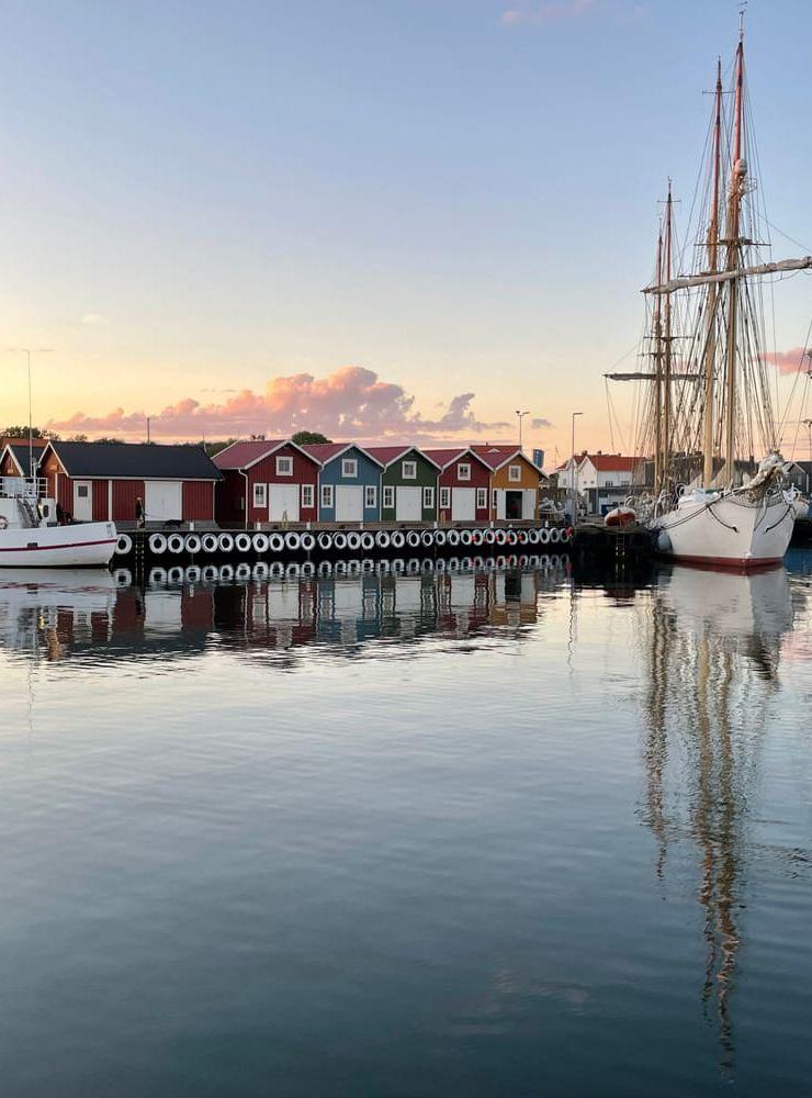 – En julikväll på Öckerö, skriver Helena.