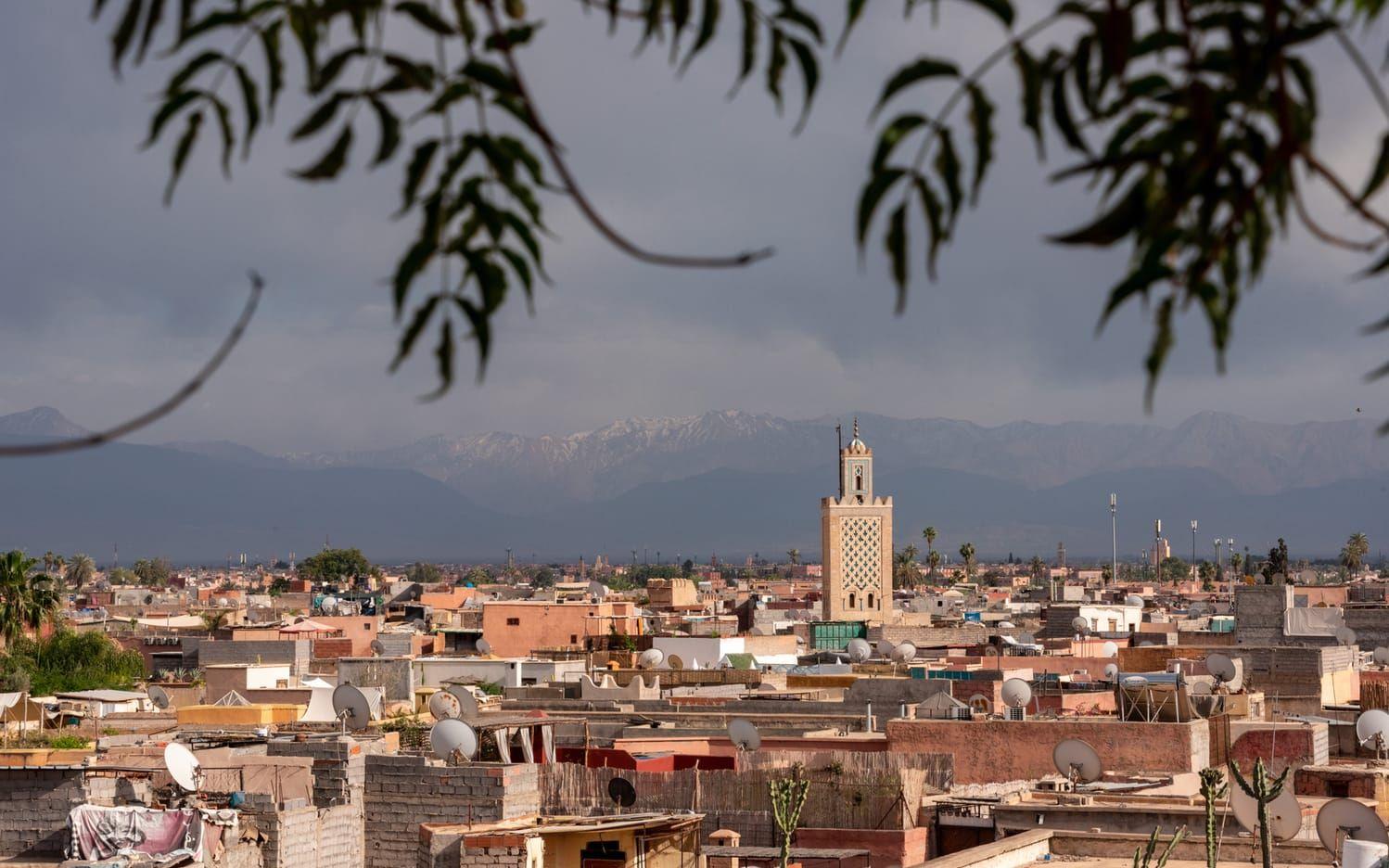 Marrakech med Atlasbergen i bakgrunden.